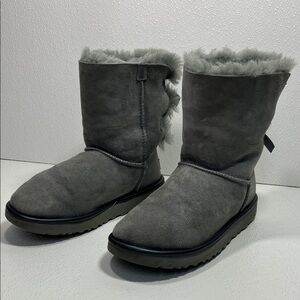 UGG Women’s Bailey Bow Warm Stylish Winter Boot Size 7 1019034